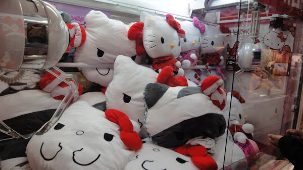 hello kitty pillow